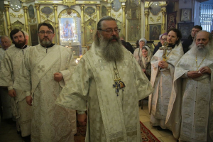 Во Вселенскую родительскую субботу митрополит Кирилл совершил Божественную литургию в Иоанно-Предтеченском кафедральном соборе