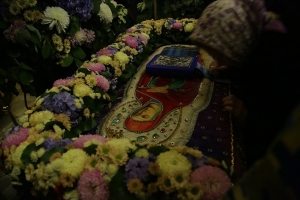 Митрополит Кирилл и епископ Алексий совершили утреню с чином погребения Плащаницы в Иоанно-Предтеченском соборе