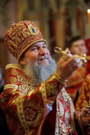 Накануне Антипасхи правящий архиерей совершил Всенощное бдение