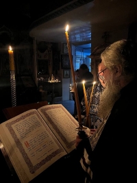 Митрополит Евгений совершил чин пассии со чтением акафиста Страстям Христовым