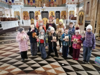 Театральная студия воскресной школы посетила Новотихвинский женский монастырь