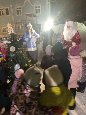 Дед Мороз и Снегурочка Поздравили детей Воскресной Школы с Новым Годом и Рождеством Христовым!