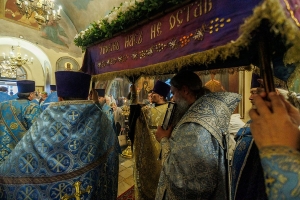 Митрополит Евгений совершил всенощное бдение с чином Погребения Пресвятой Богородицы