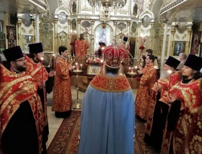 Вечером 2 мая 2020 года, в канун недели жен-мироносиц, митрополит Екатеринбургский и Верхотурский Кирилл совершил всенощное бдение
