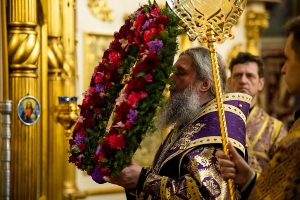 Митрополит Евгений совершил Всенощное бдение накануне Крестопоклонной недели